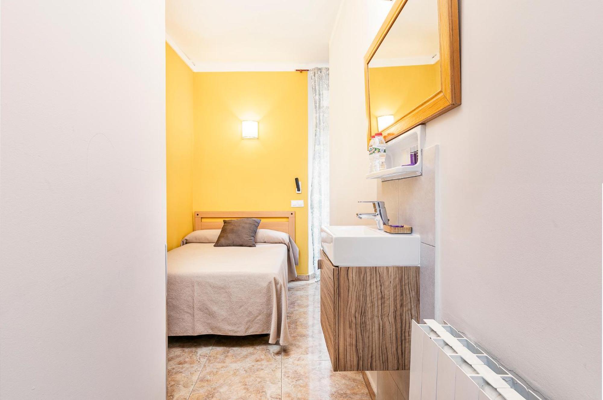 Double Room Private Bathroom