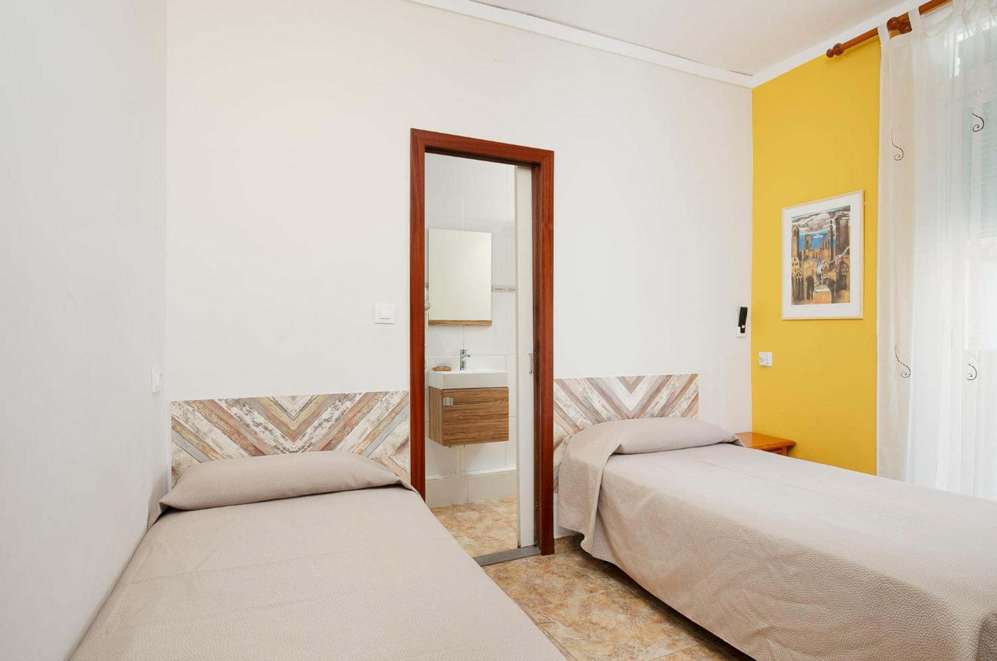 Twin Room Private Bathroom