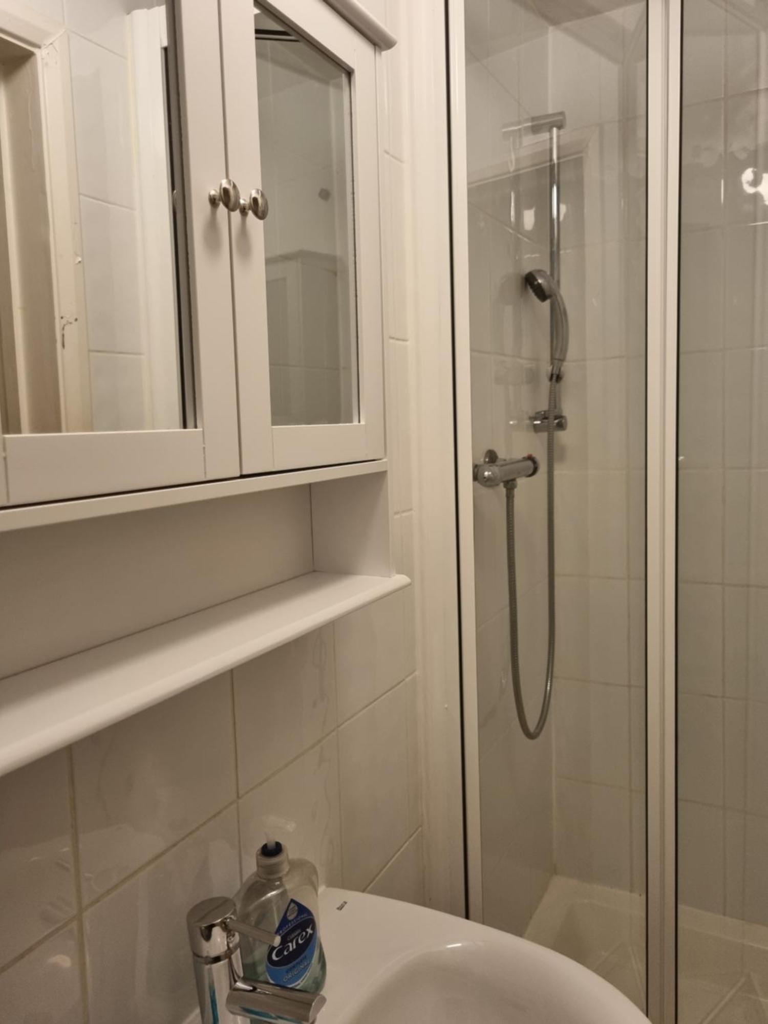 Single Room Private External Bathroom