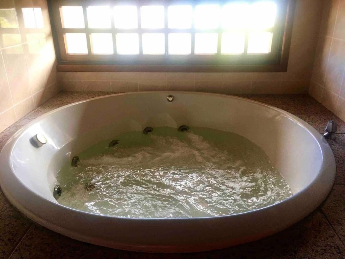 Deluxe Suite Spa Bath