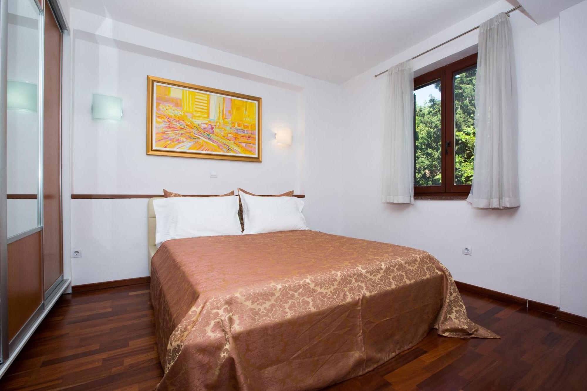 One-Bedroom Apartment Balcony Sea View