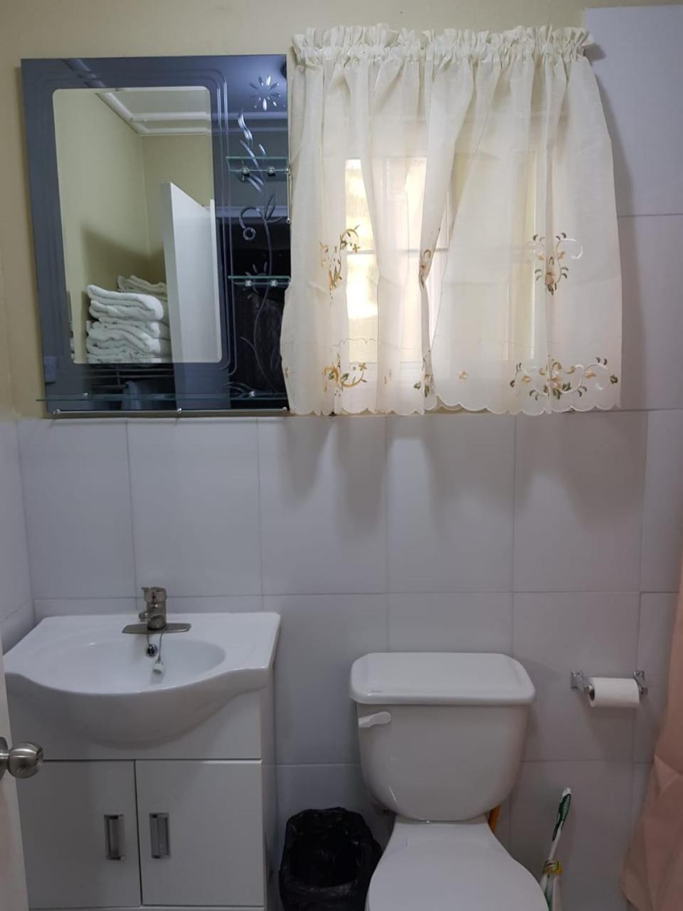 Deluxe Queen Suite