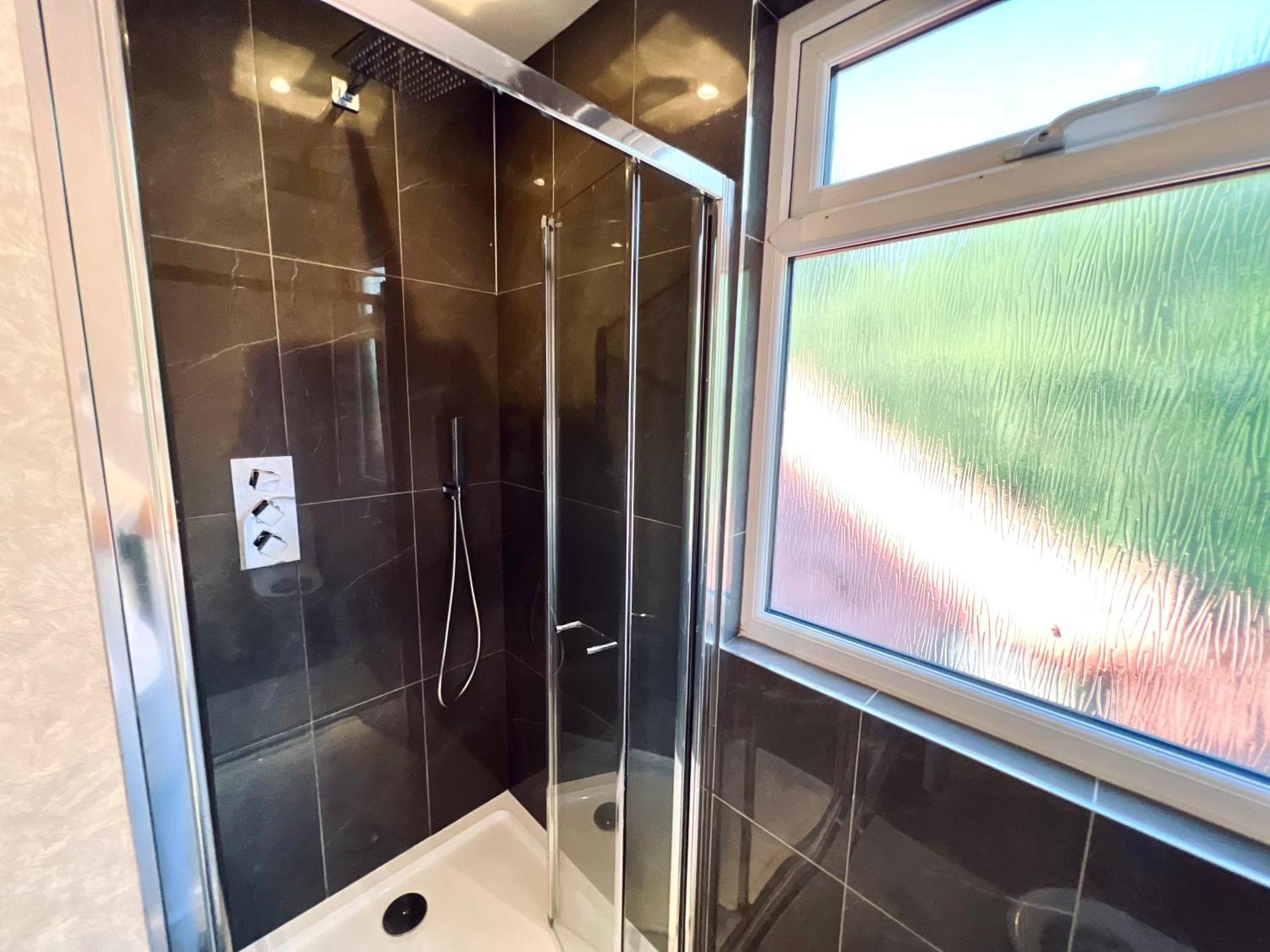 Double Room Private Bathroom