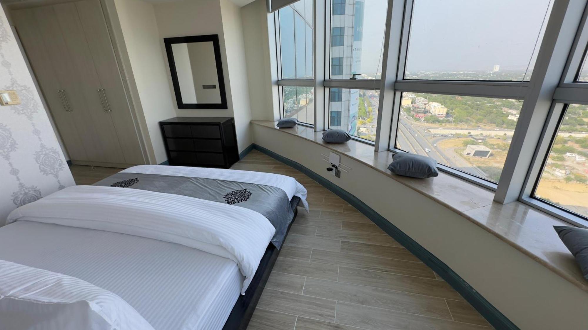 Two-Bedroom Apartment with City View,1594782066:JPEG