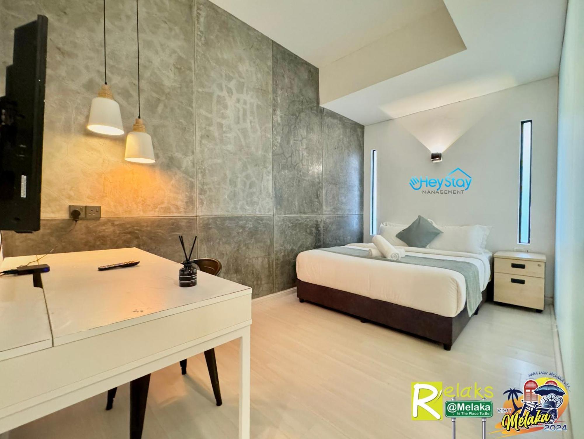 Standard Queen Room