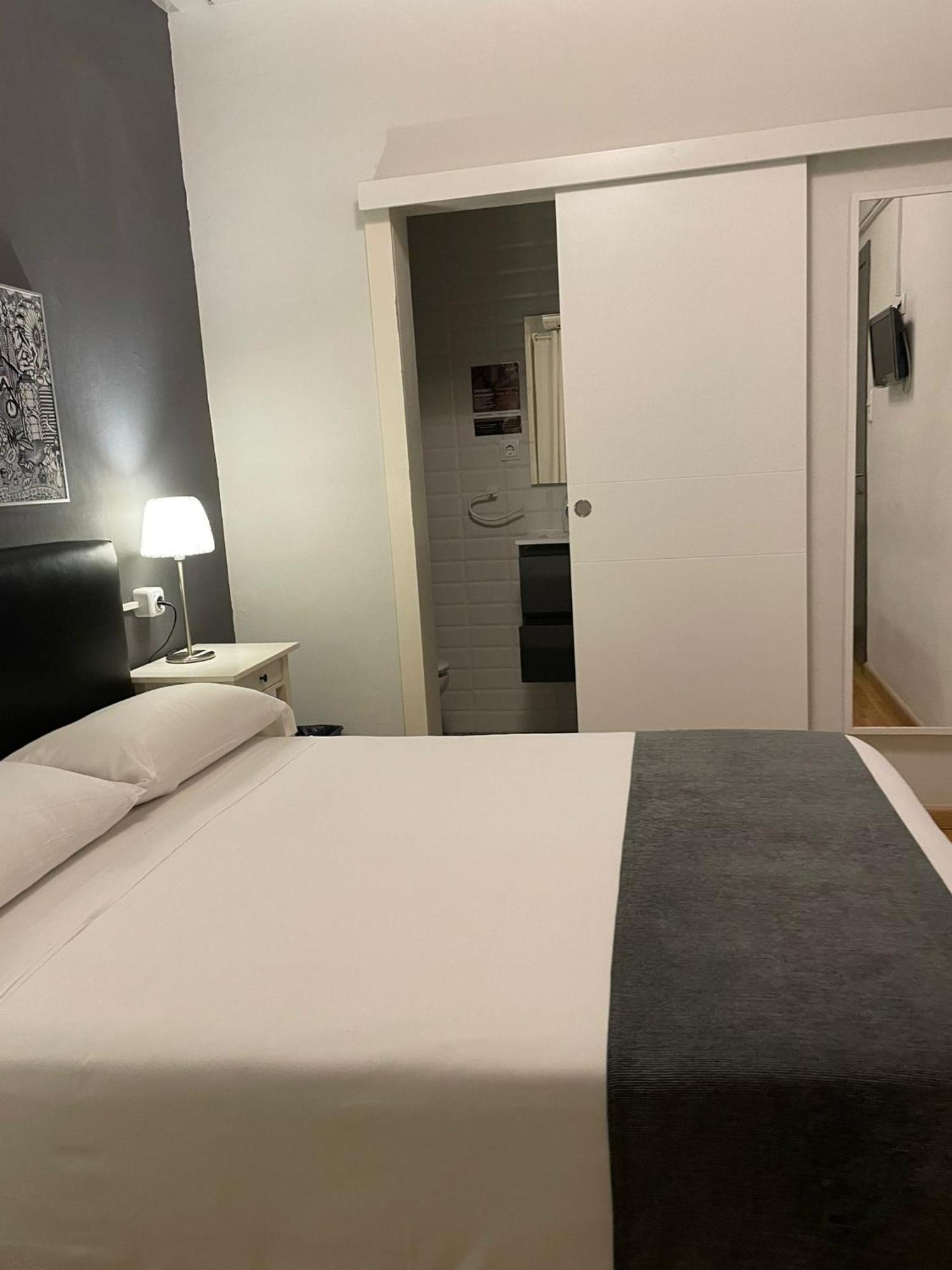 Standard Single Room Shower