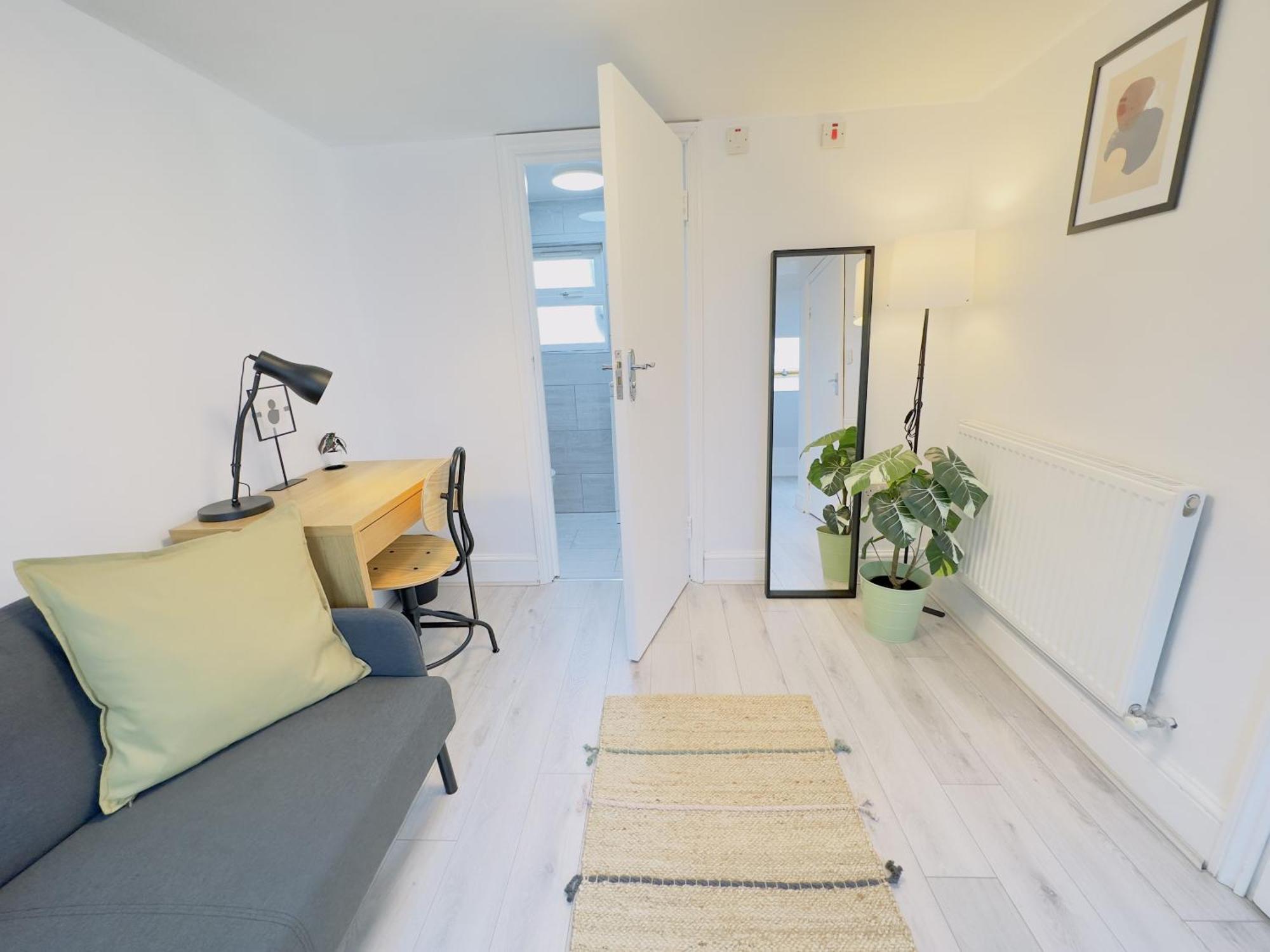 Double Room Private Bathroom