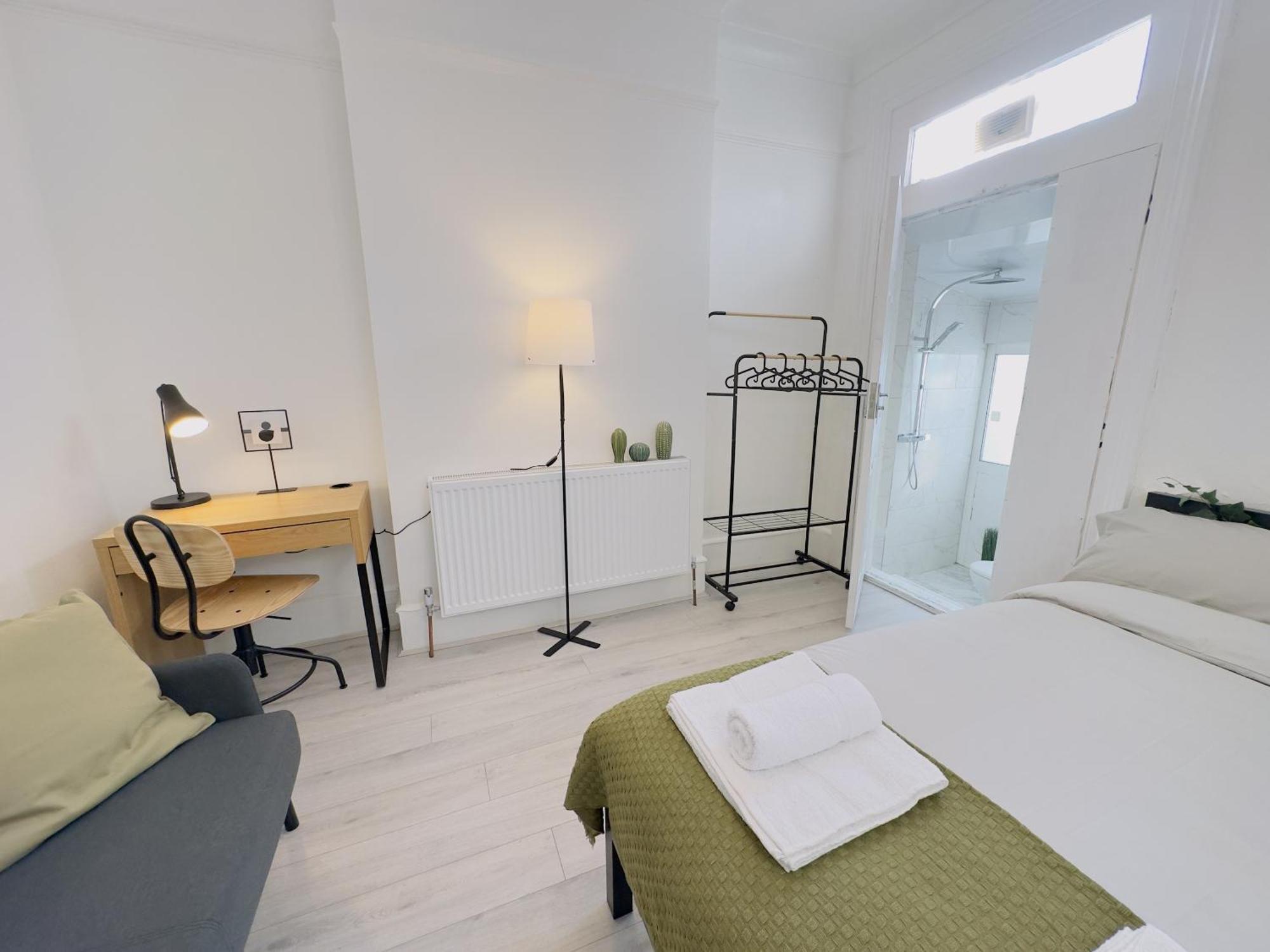 Double Room Private Bathroom
