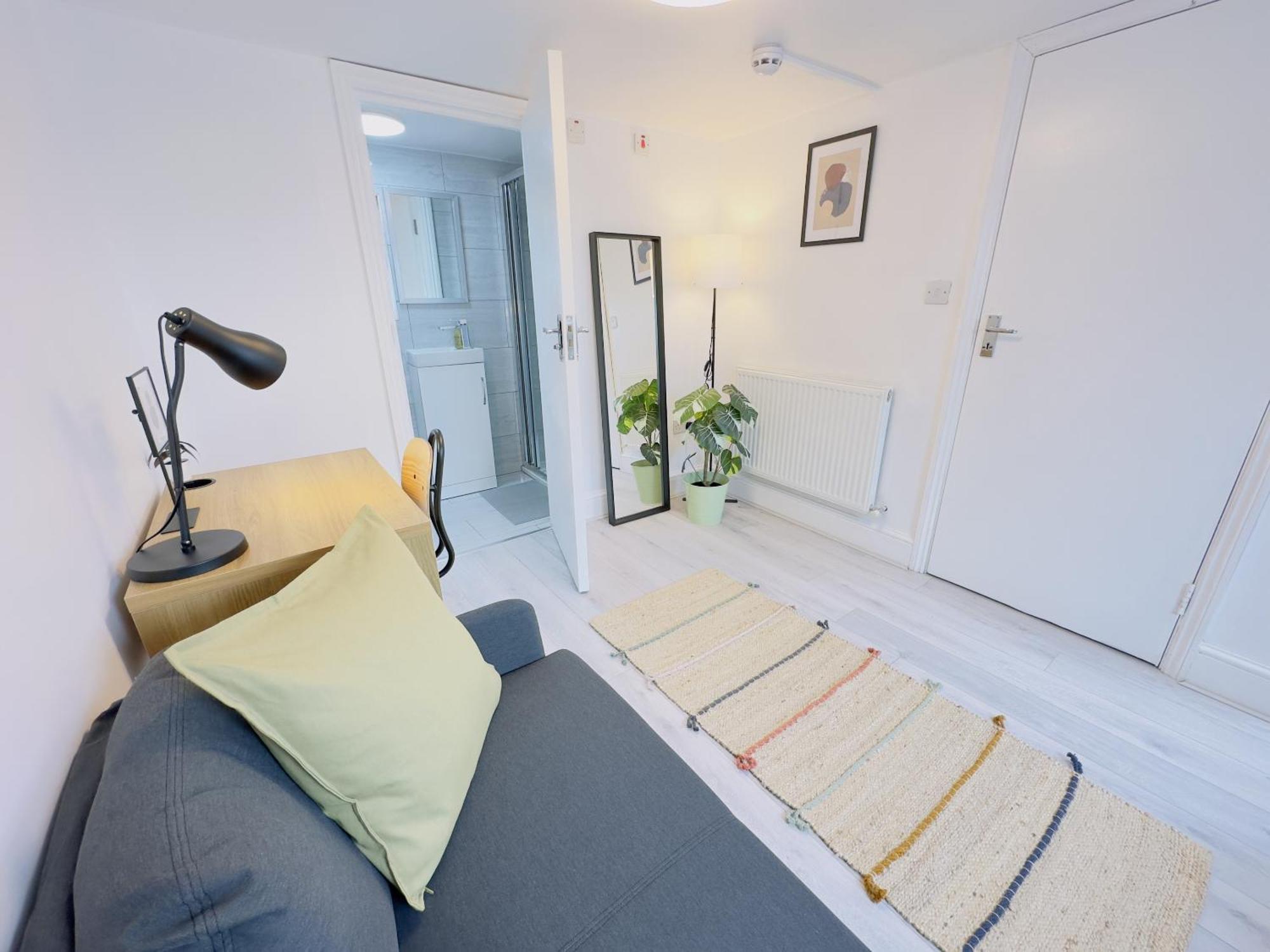 Double Room Private Bathroom