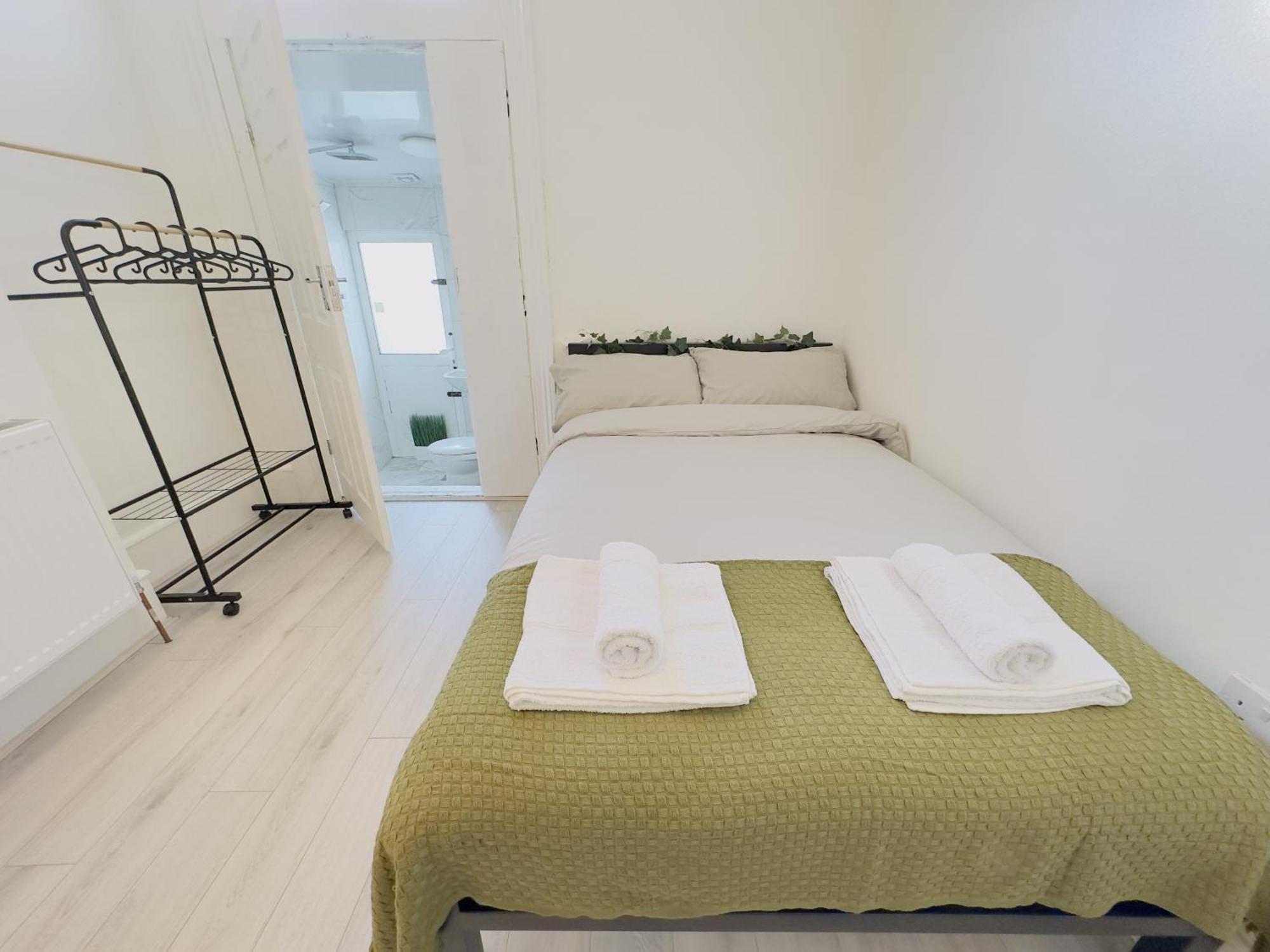 Double Room Private Bathroom
