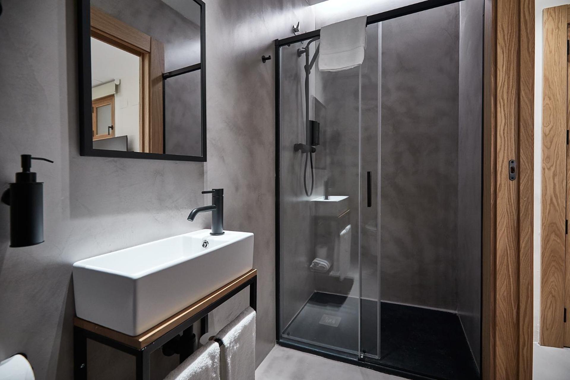 Double Room Private Bathroom