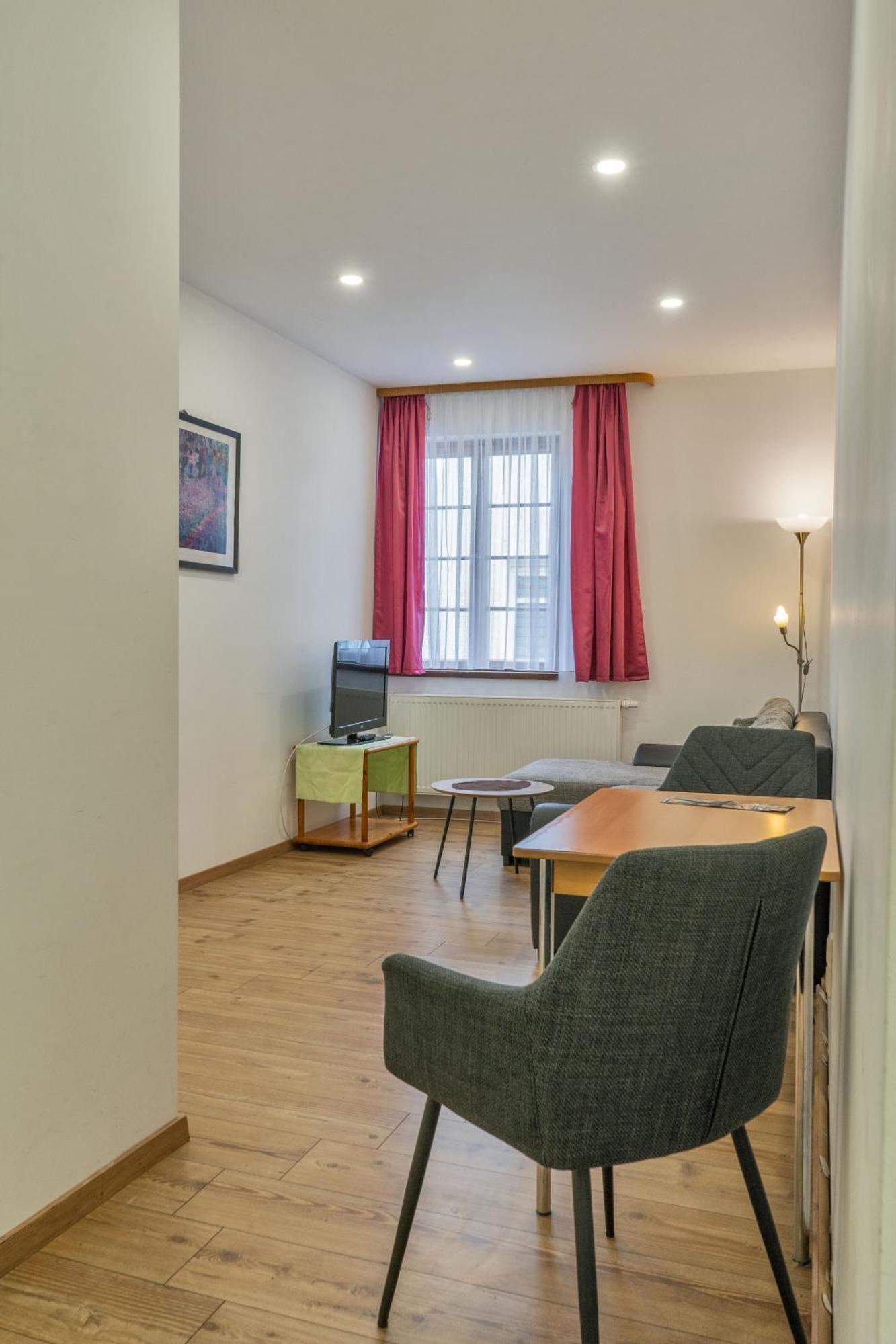 Holiday Flat,1651164929:JPEG