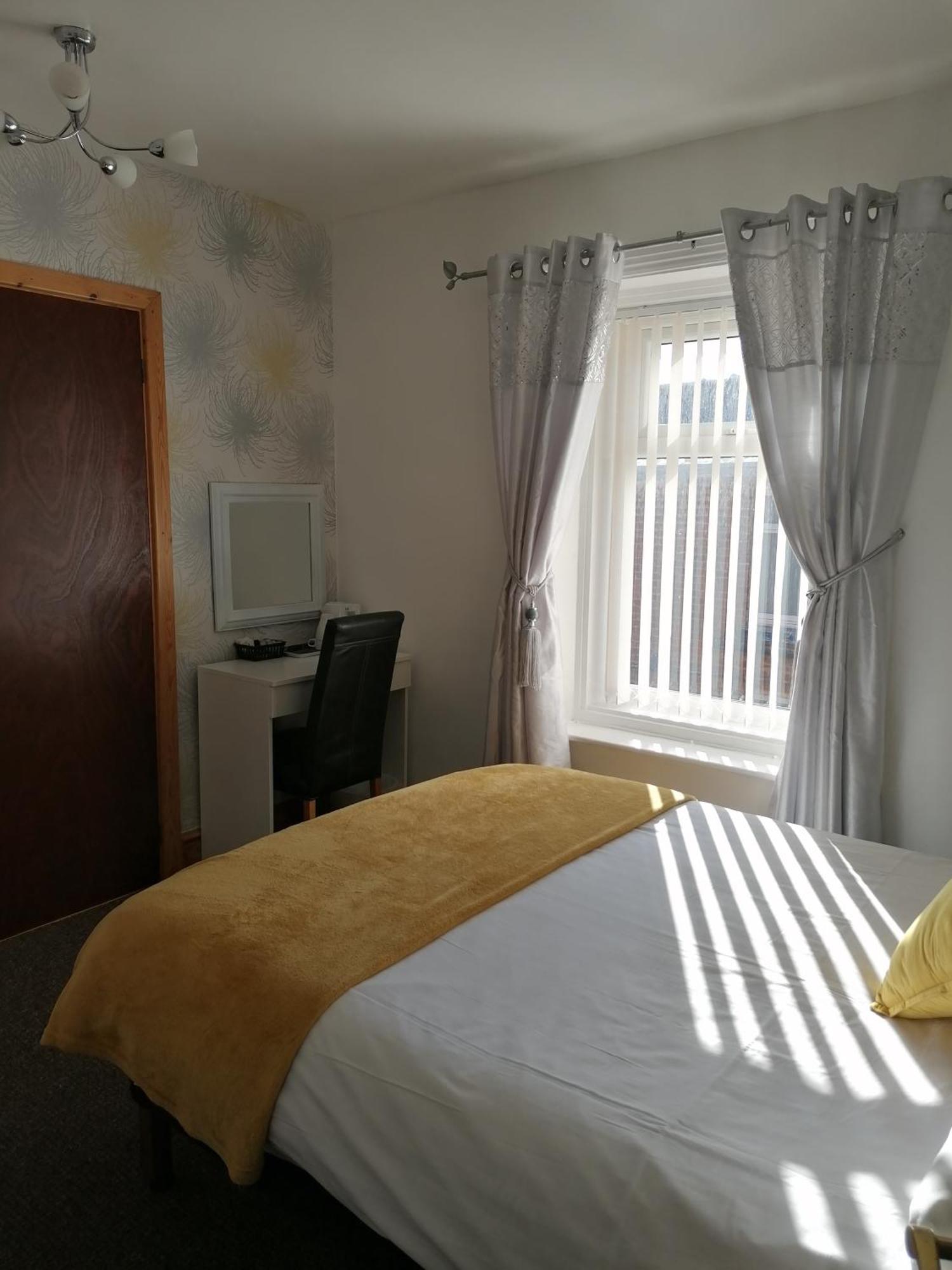 Small Double Room,1658774599:JPEG