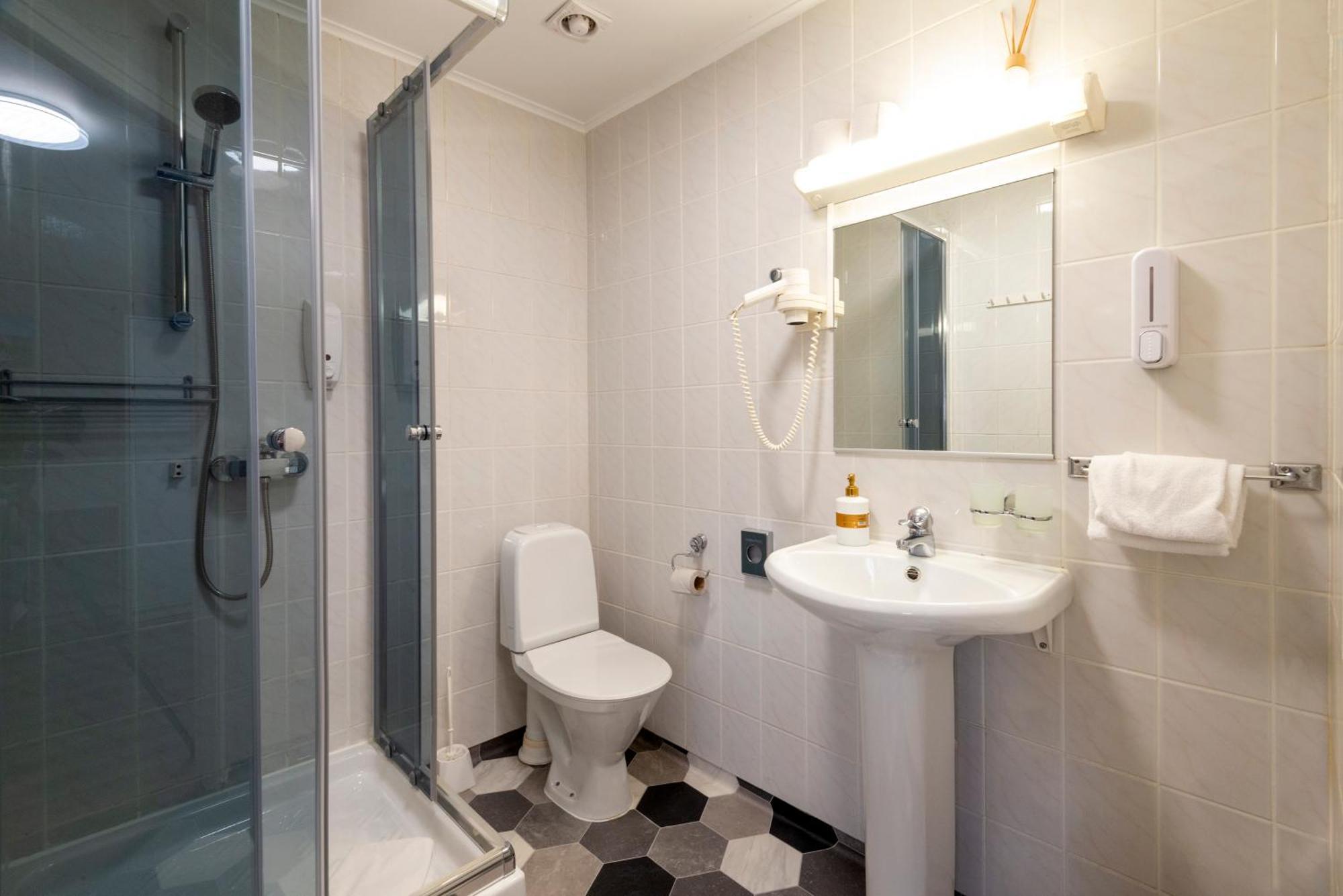 Twin Room with Private Bathroom
