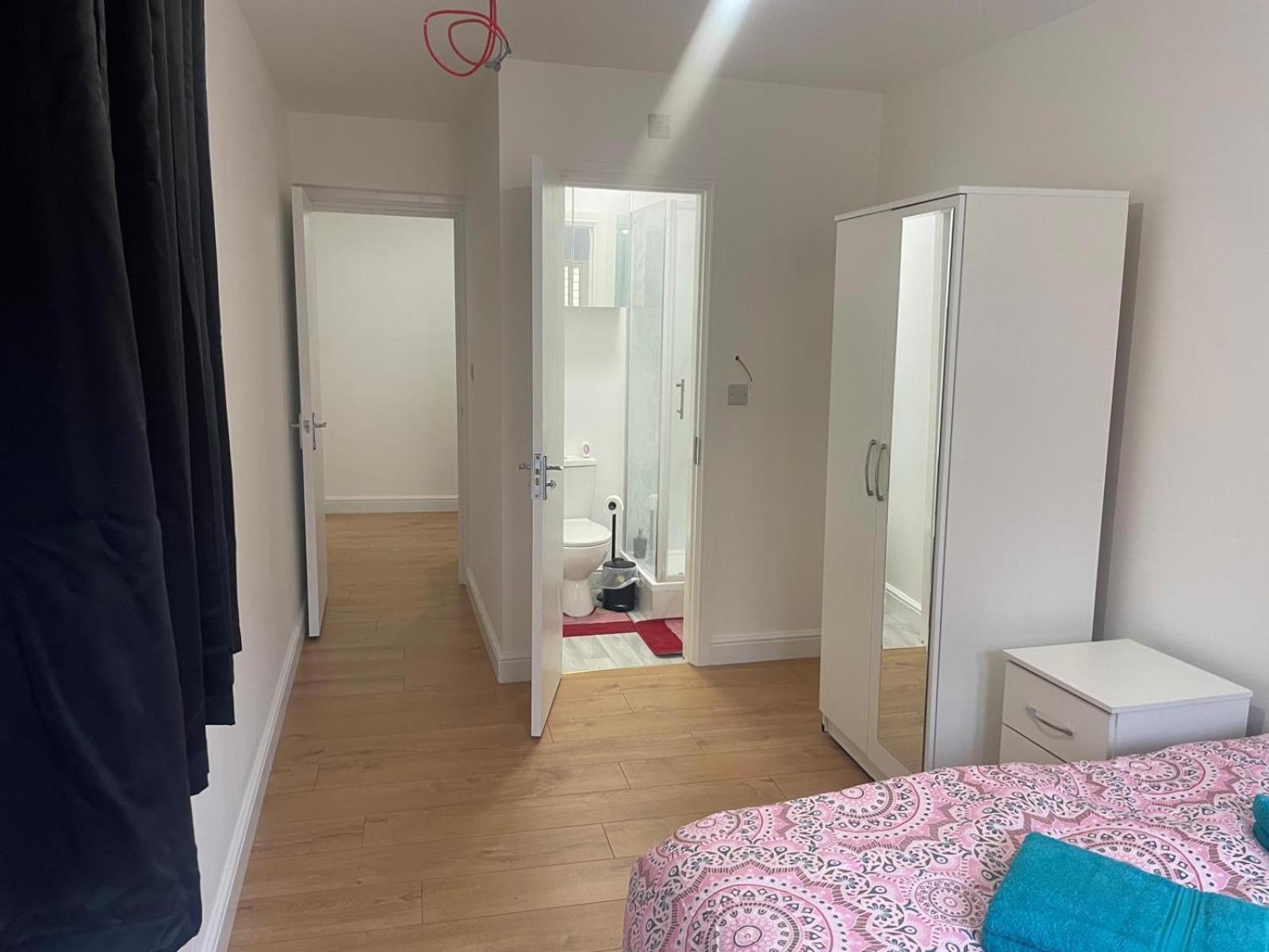 Deluxe Double Room Shower