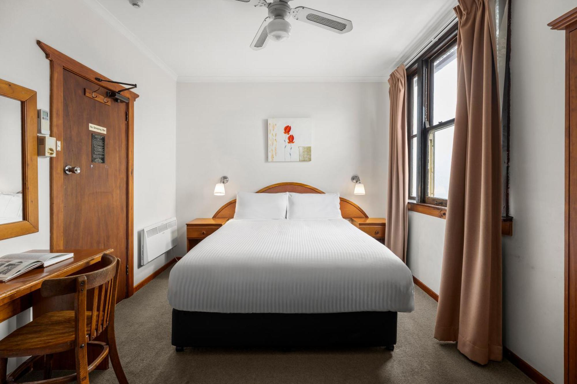Queen Room,1679572895:JPEG