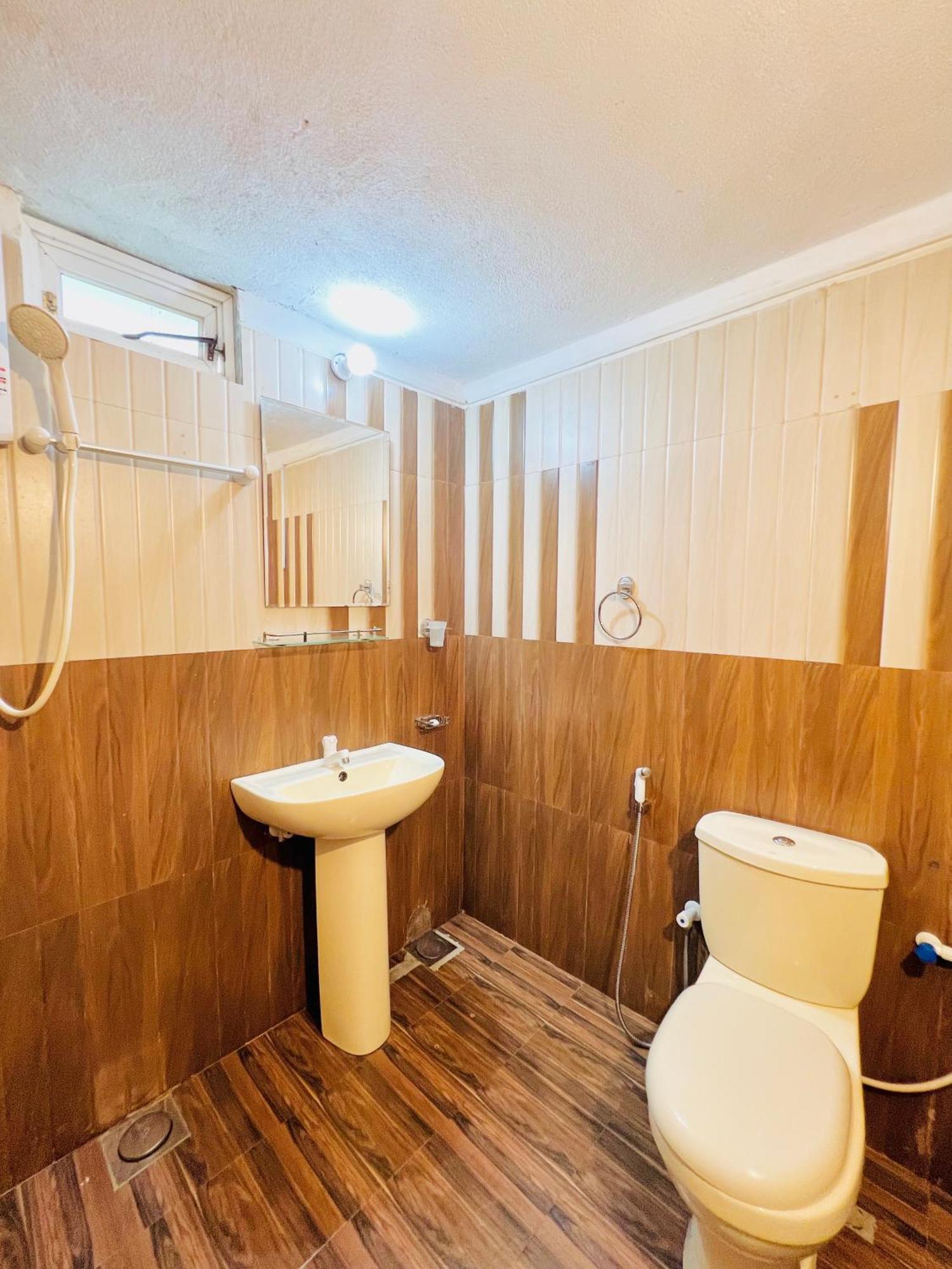 Family Room Private Bathroom