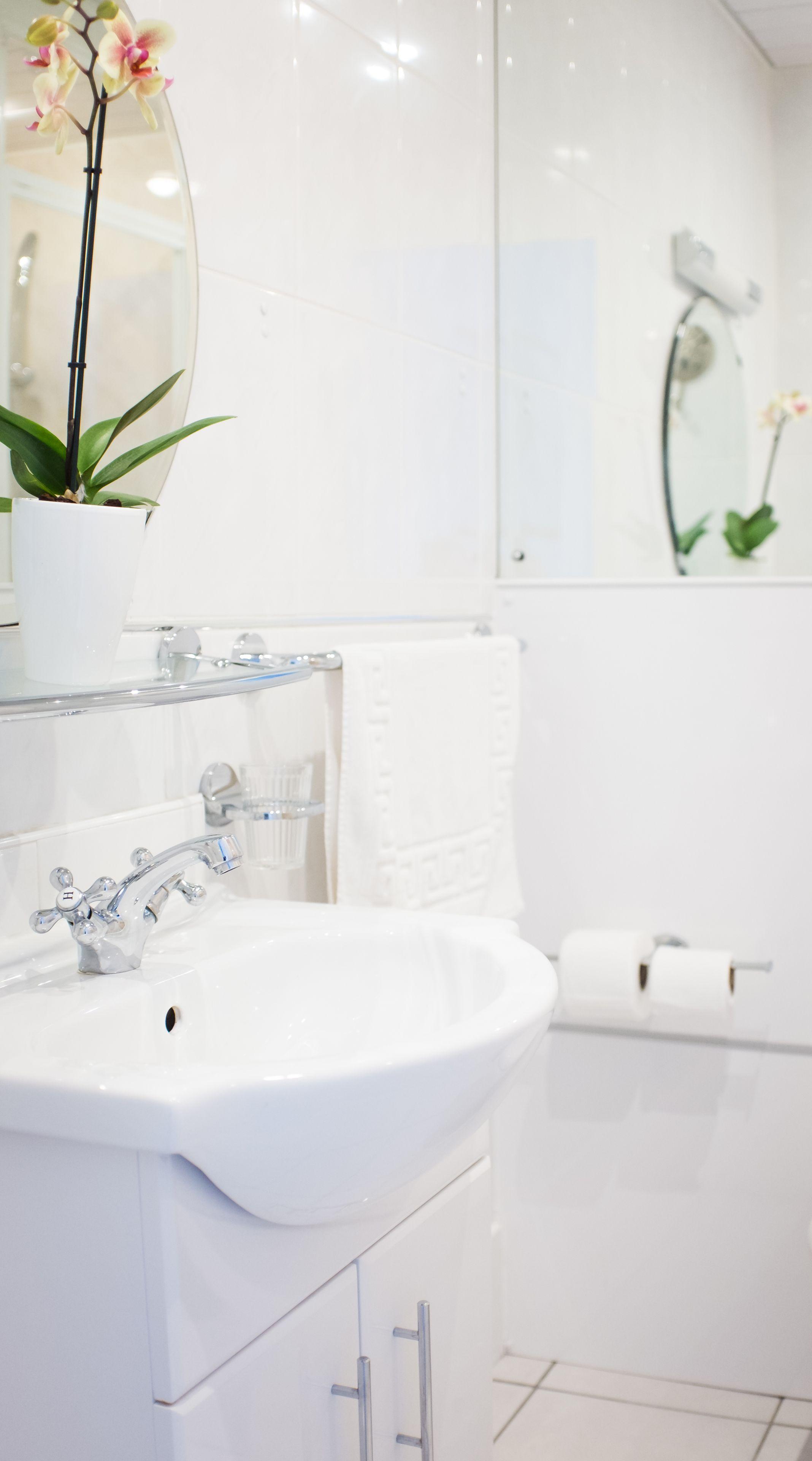Small Double Room Private External Bathroom