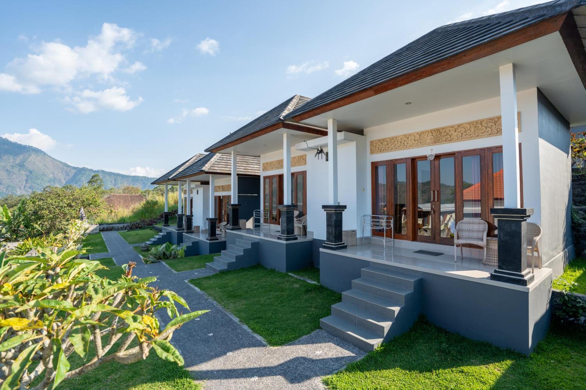 Double Room with Garden and Mountain View