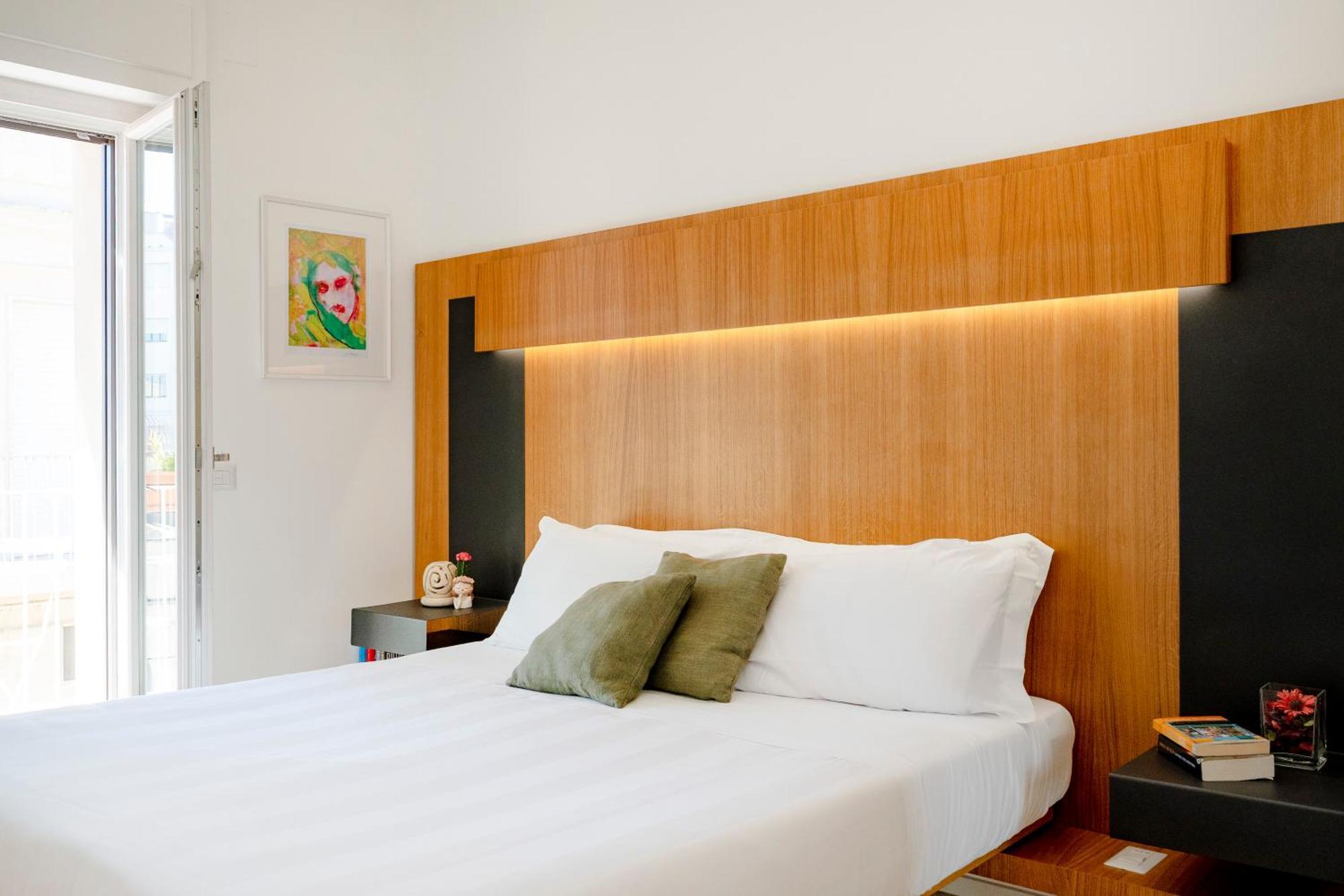Double Room,1743047046:JPEG