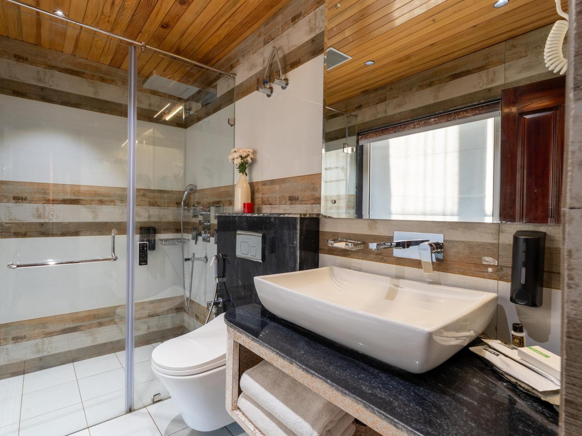 Superior Room with Balcony (Garden View)