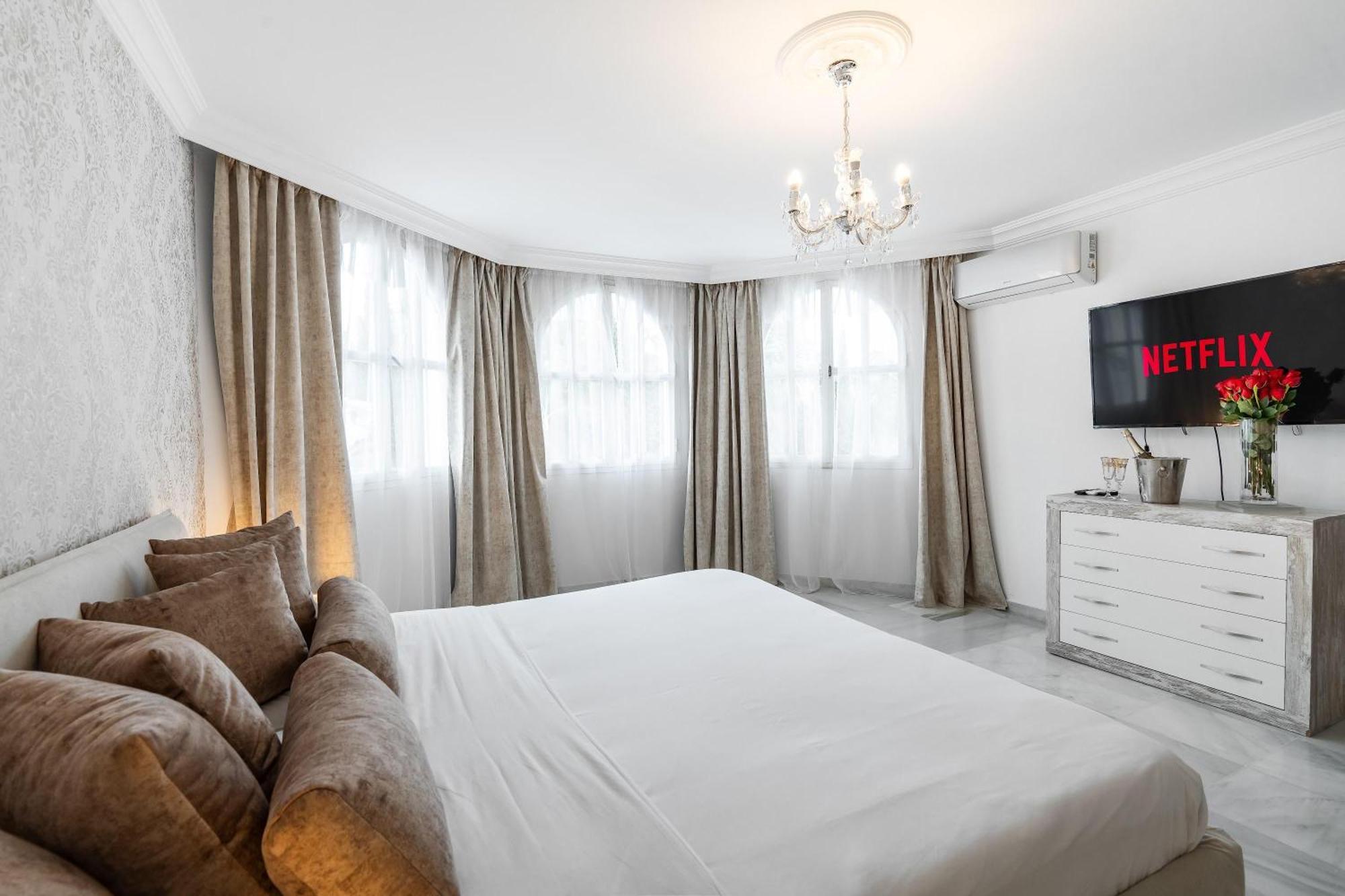 Standard Double Suite,1745329334:JPEG
