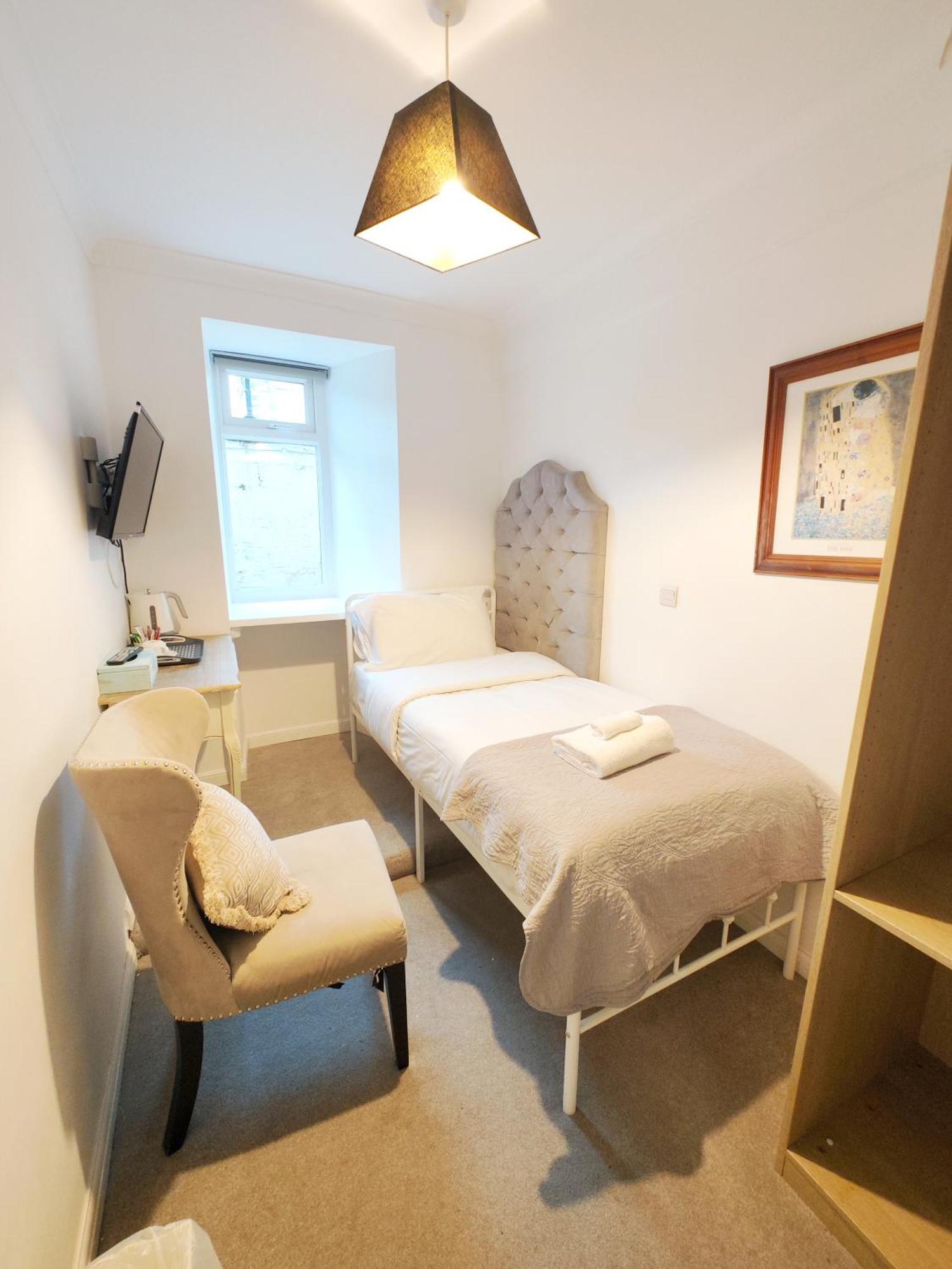 Single Room Private External Bathroom