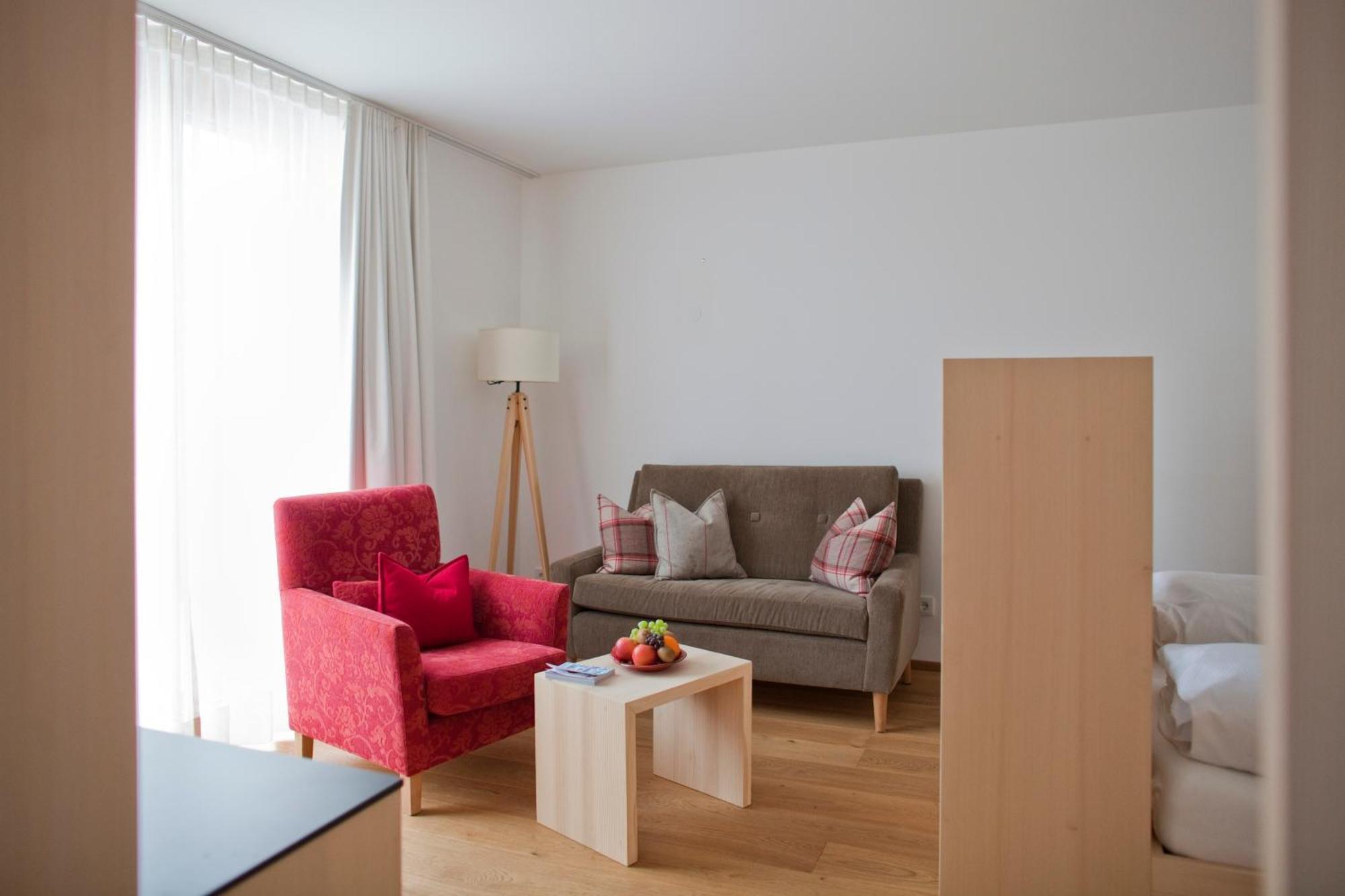 Apartment with Mountain View,1758337468:JPEG