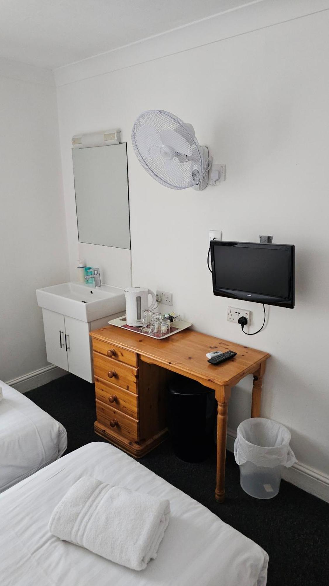 Basic Twin Room – Facilities