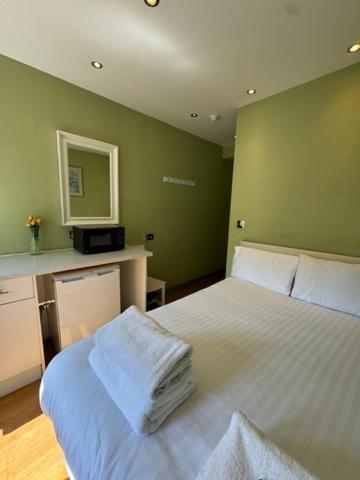 Deluxe Double Room with Shower