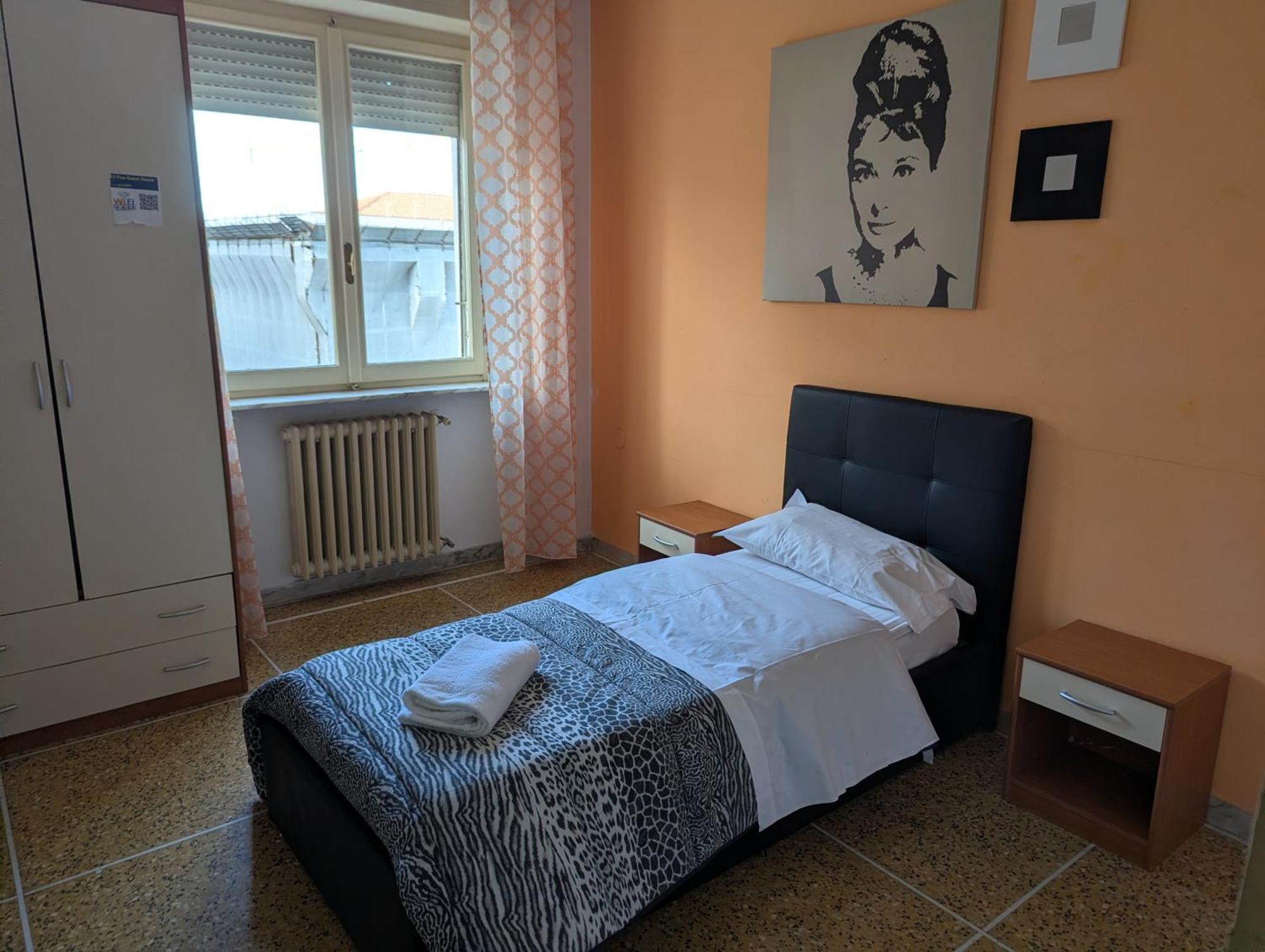 Single Room Private External Bathroom