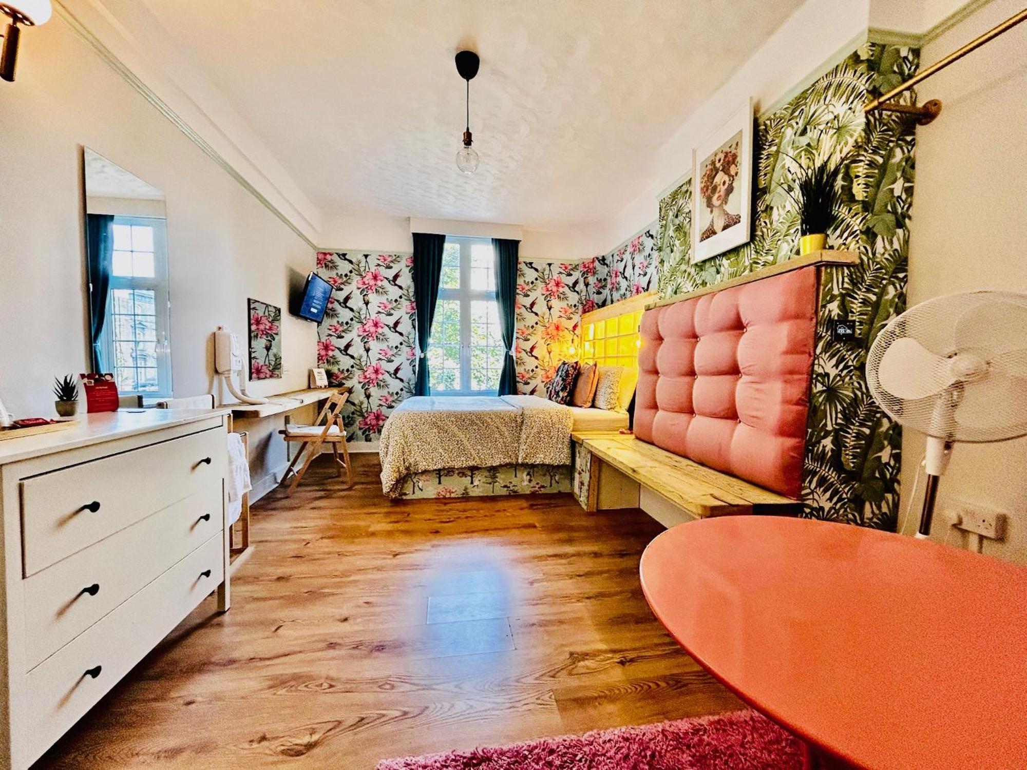 Large Double Room,1743605017:JPEG