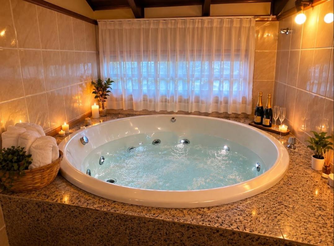 Deluxe Suite Spa Bath