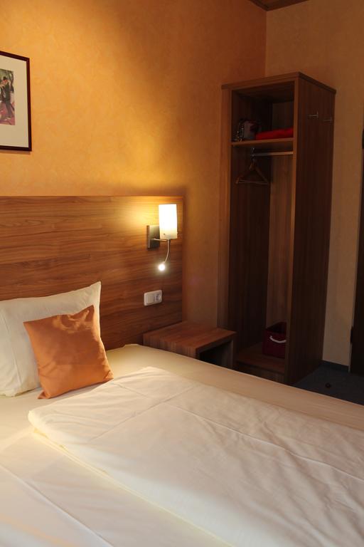 Single Room,217305962:JPEG