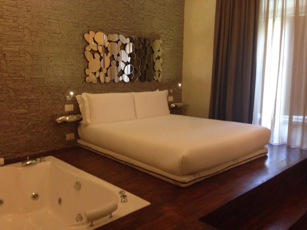 Luxury Suite Spa Bath