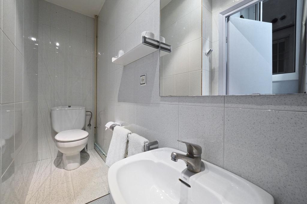 Single Room,255705817:JPEG