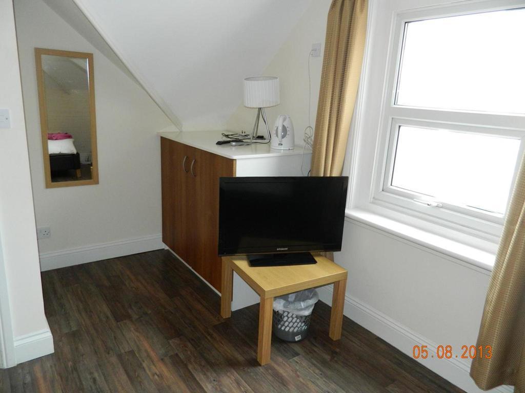 Single Room with Shared Bathroom