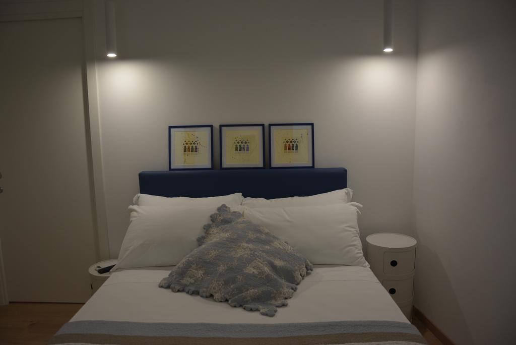 One-Bedroom Apartment Sofa Bed