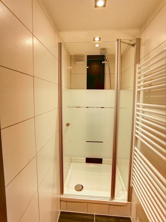 Single Room with Shared Bathroom,394183086:JPEG