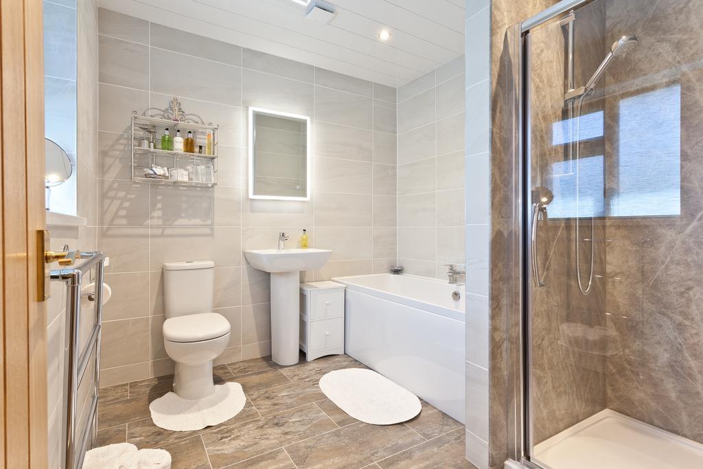 Standard double with bath and walk-in shower