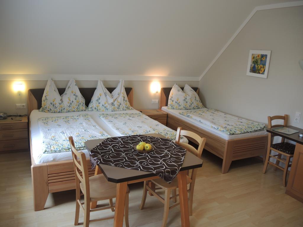 Double Room,1333964825:JPEG
