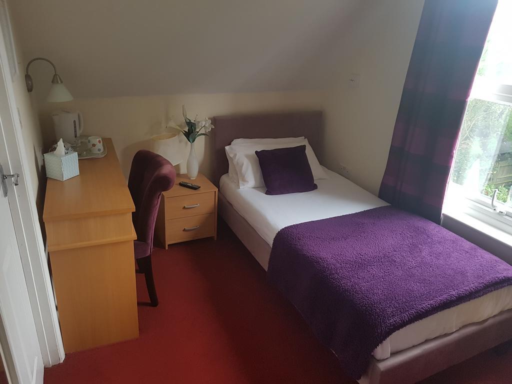 Single Room with Shared Bathroom