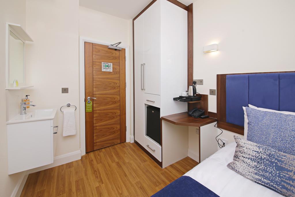 Single Room with Shared Shower and Toilet