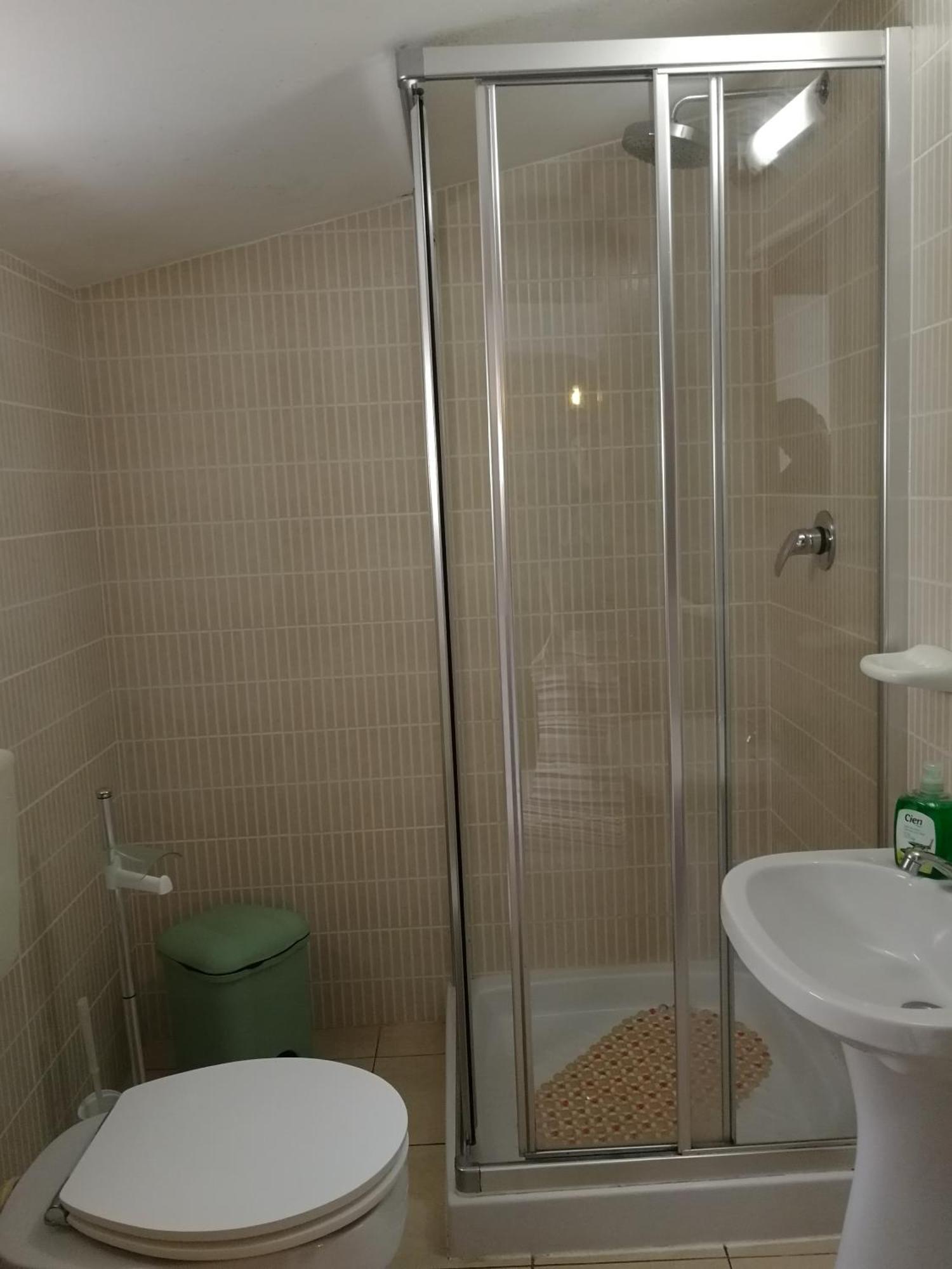 Twin Room Private Bathroom