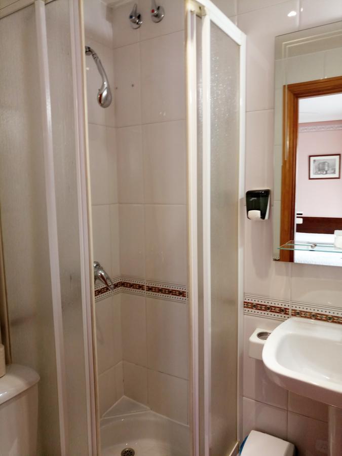 Single Room,633072093:JPEG