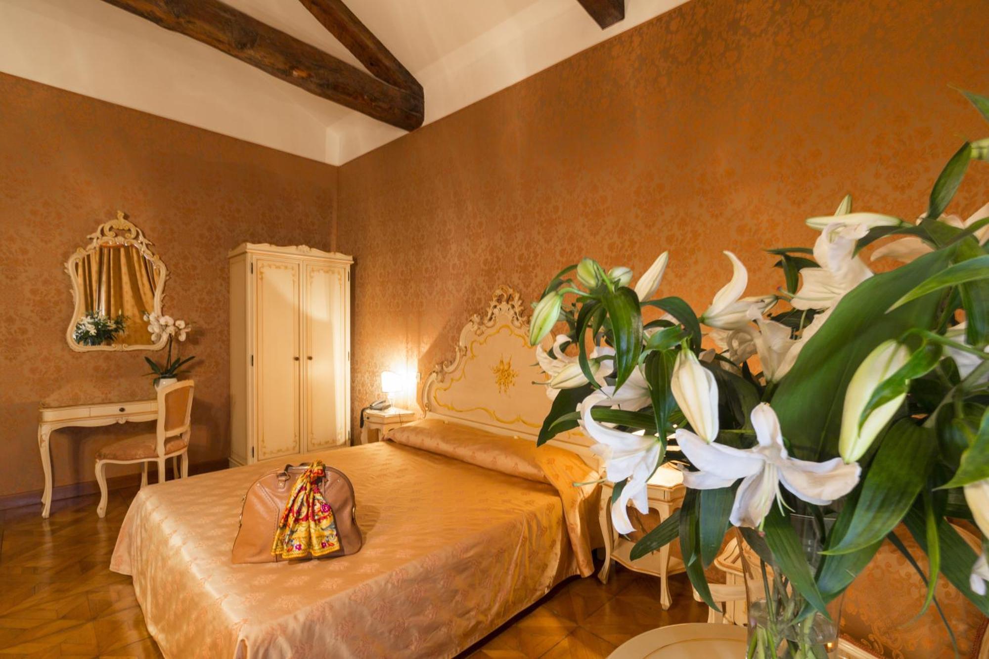 Junior Suite with Canal View