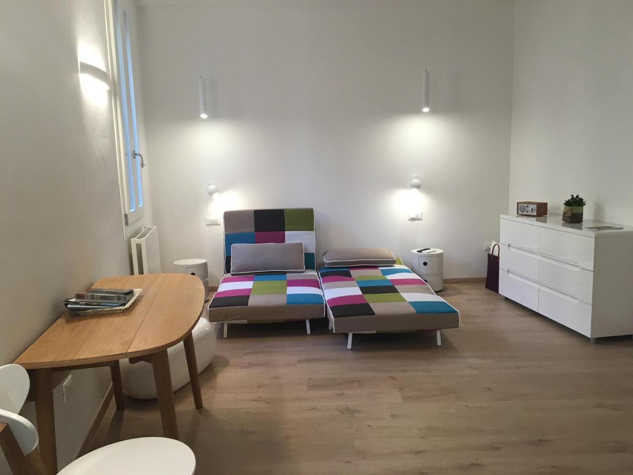 One-Bedroom Apartment Sofa Bed