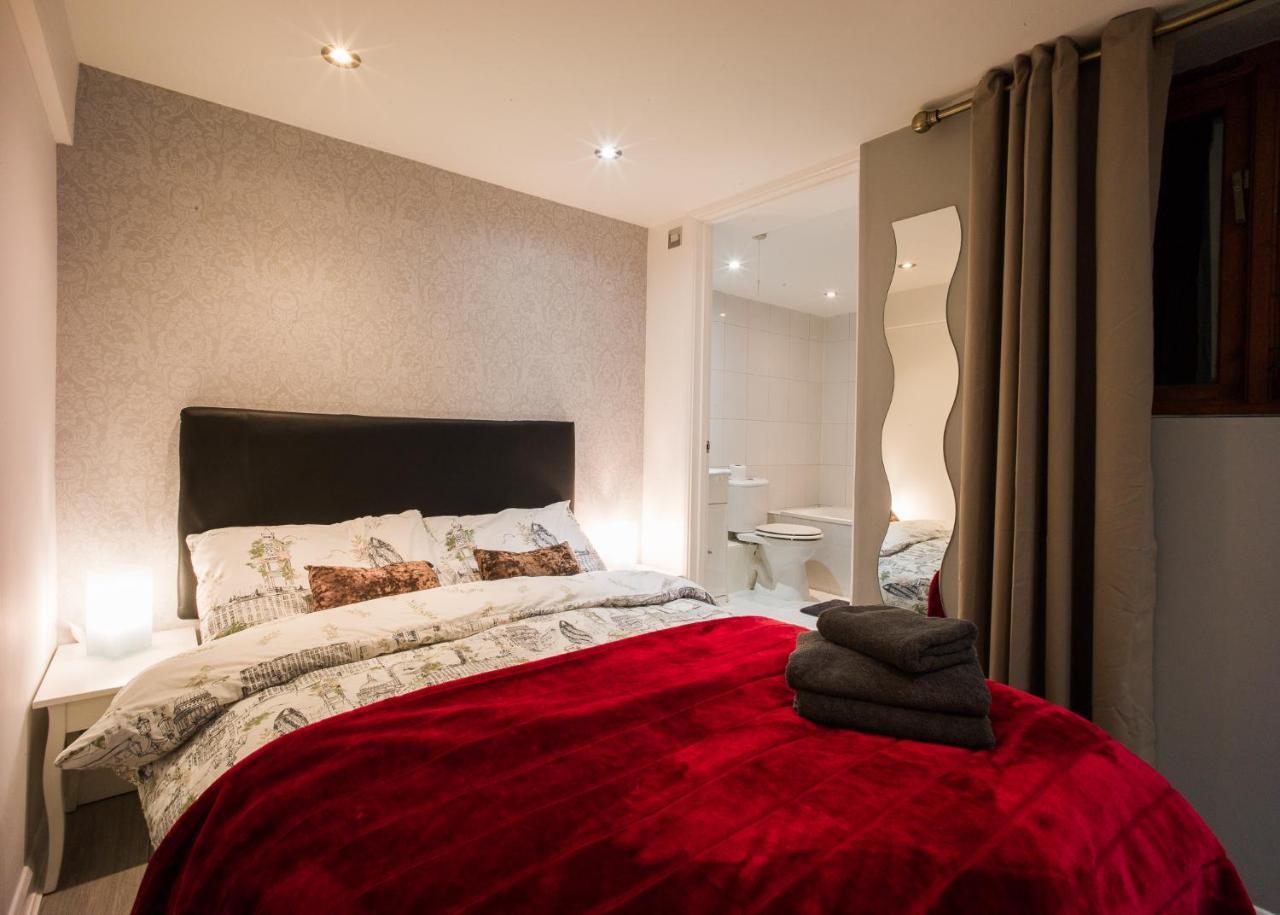 Double Room Private Bathroom