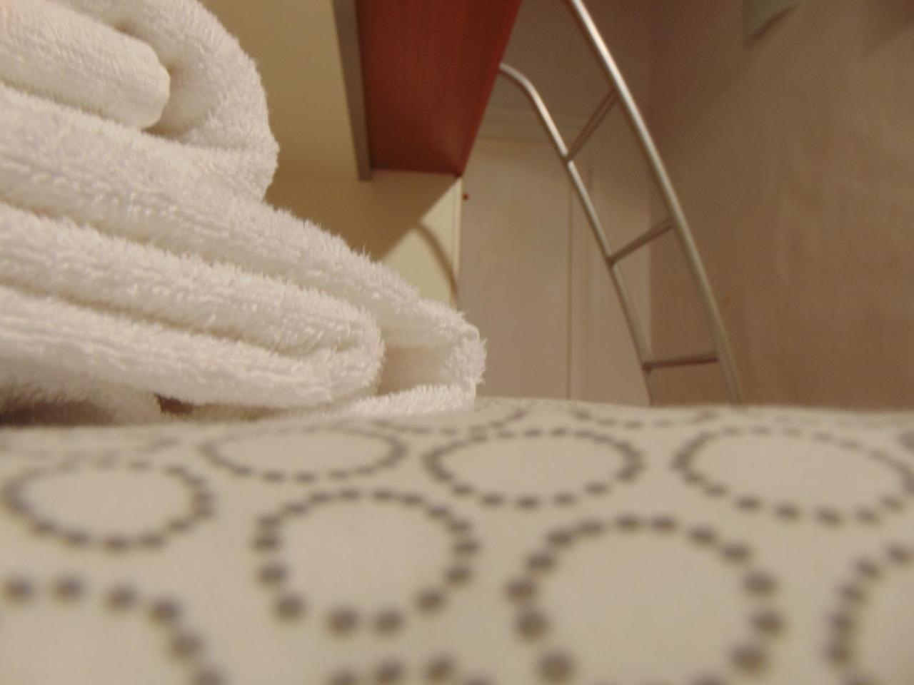 Chambre Lits Jumeaux avec Salle de Bains Commune
