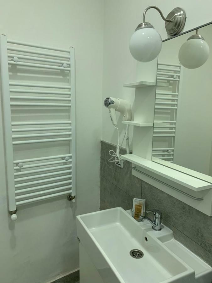 Single Room,1324496785:JPEG